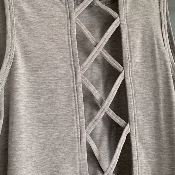 GapFit Breathe Lightweight Grey Knit Cross-Back Top - Picture 3 of 8